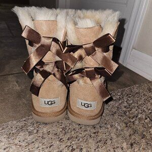 Bailey size 5 Uggs new